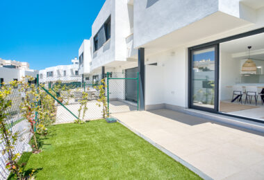 Beautifully appointed three bedroom townhouse, located in the exclusive Cala Serena Village in the heart of La Cala de Mijas