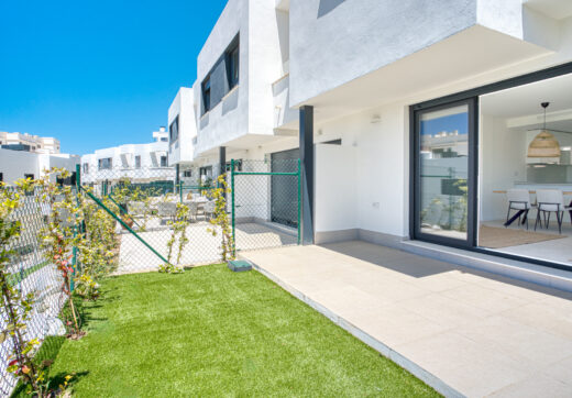 Beautifully appointed three bedroom townhouse, located in the exclusive Cala Serena Village in the heart of La Cala de Mijas