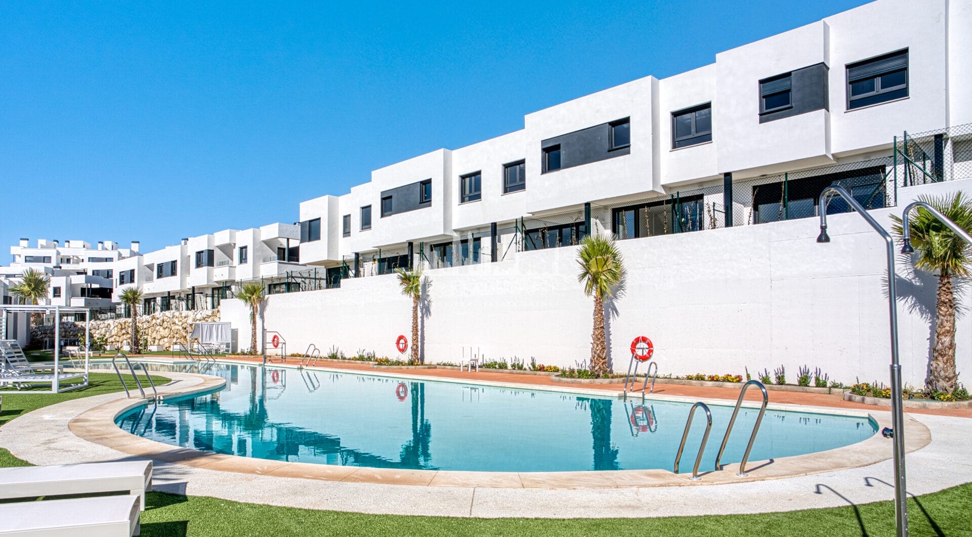 Beautifully appointed three bedroom townhouse, located in the exclusive Cala Serena Village in the heart of La Cala de Mijas