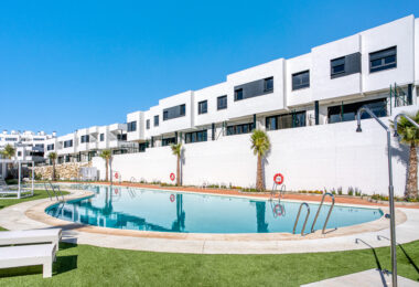 Beautifully appointed three bedroom townhouse, located in the exclusive Cala Serena Village in the heart of La Cala de Mijas