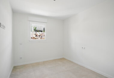 Beautifully appointed three bedroom townhouse, located in the exclusive Cala Serena Village in the heart of La Cala de Mijas