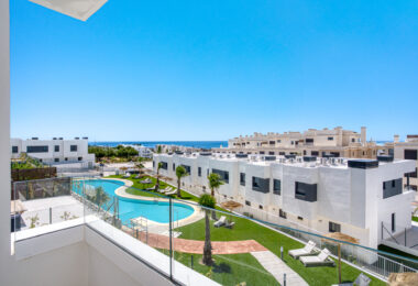 Beautifully appointed three bedroom townhouse, located in the exclusive Cala Serena Village in the heart of La Cala de Mijas