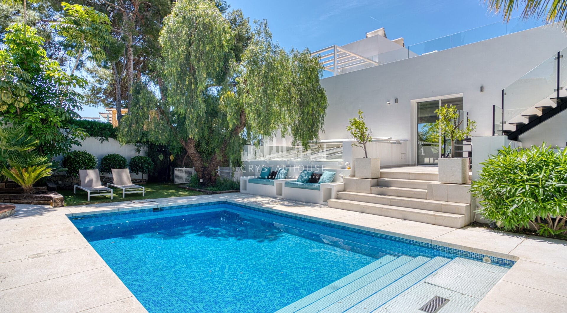 Modern, south facing six bedroom villa with sea views located in Nueva Andalucia, Marbella