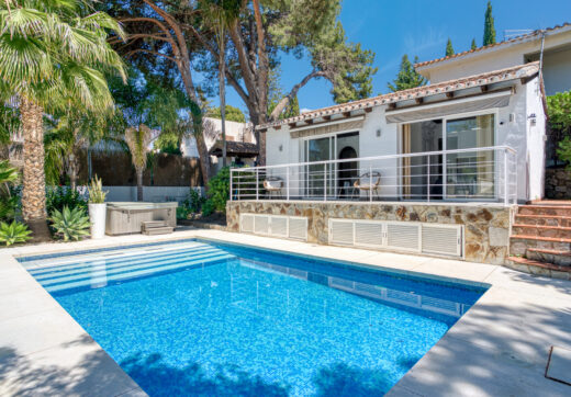 Modern, south facing six bedroom villa with sea views located in Nueva Andalucia, Marbella