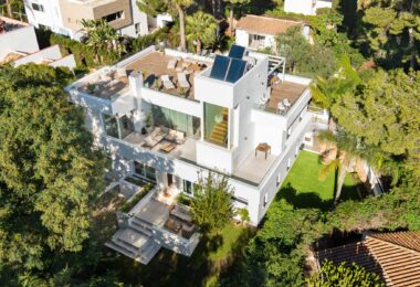 Modern, south facing six bedroom villa with sea views located in Nueva Andalucia, Marbella