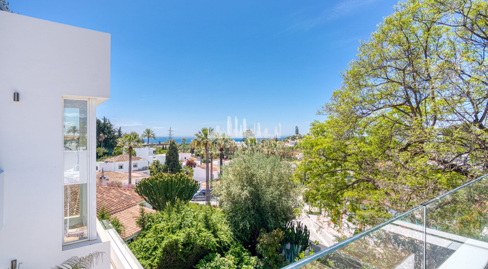 Modern, south facing six bedroom villa with sea views located in Nueva Andalucia, Marbella