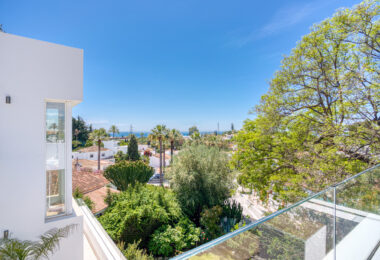 Modern, south facing six bedroom villa with sea views located in Nueva Andalucia, Marbella