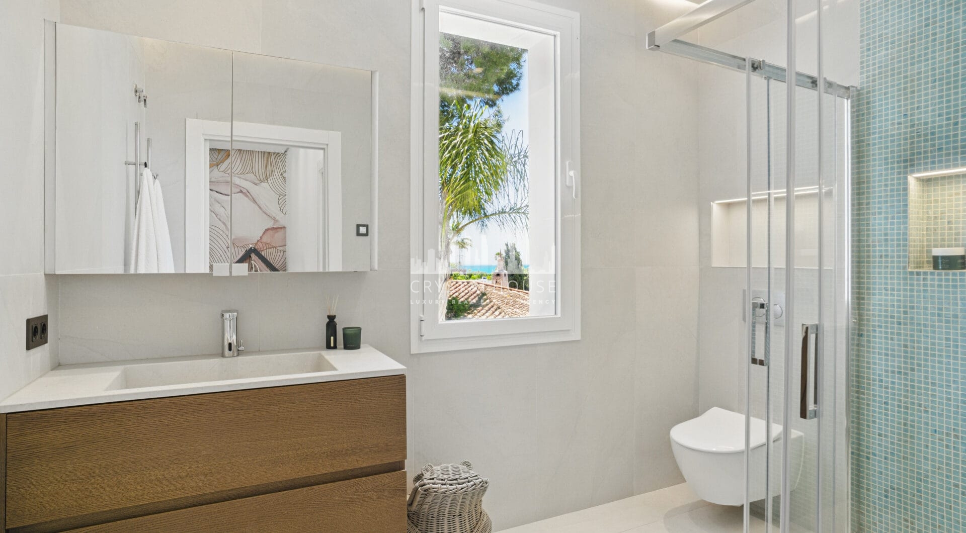 Modern, south facing six bedroom villa with sea views located in Nueva Andalucia, Marbella