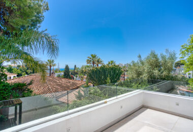 Modern, south facing six bedroom villa with sea views located in Nueva Andalucia, Marbella