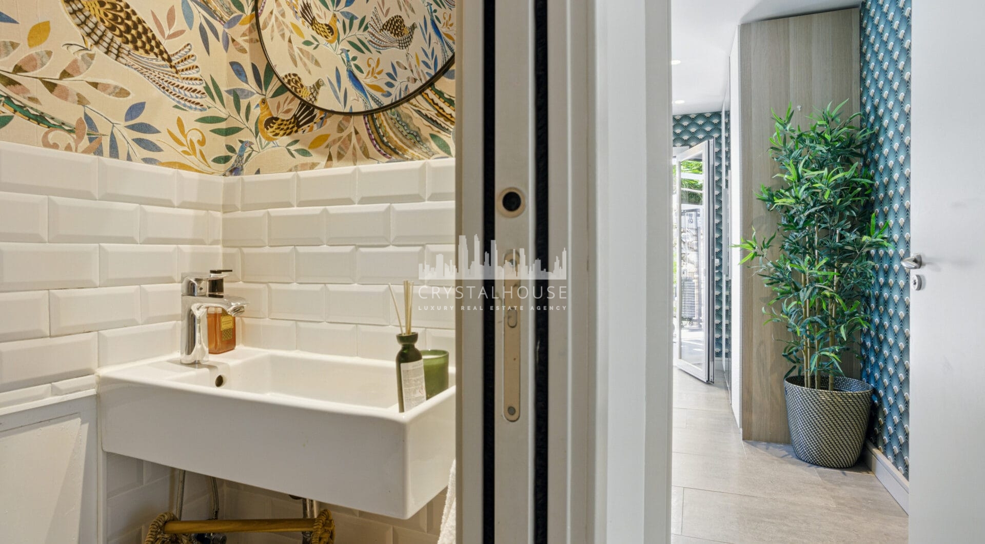 Modern, south facing six bedroom villa with sea views located in Nueva Andalucia, Marbella