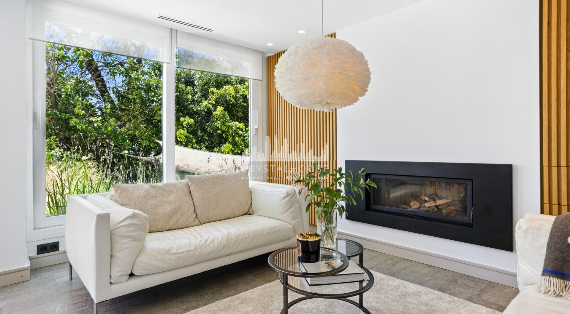 Modern, south facing six bedroom villa with sea views located in Nueva Andalucia, Marbella