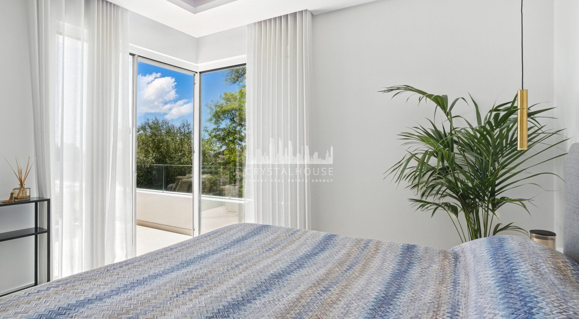 Modern, south facing six bedroom villa with sea views located in Nueva Andalucia, Marbella
