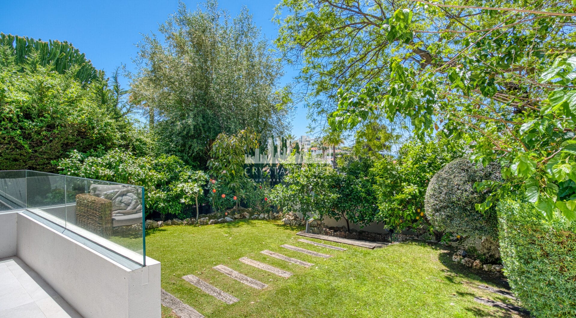 Modern, south facing six bedroom villa with sea views located in Nueva Andalucia, Marbella