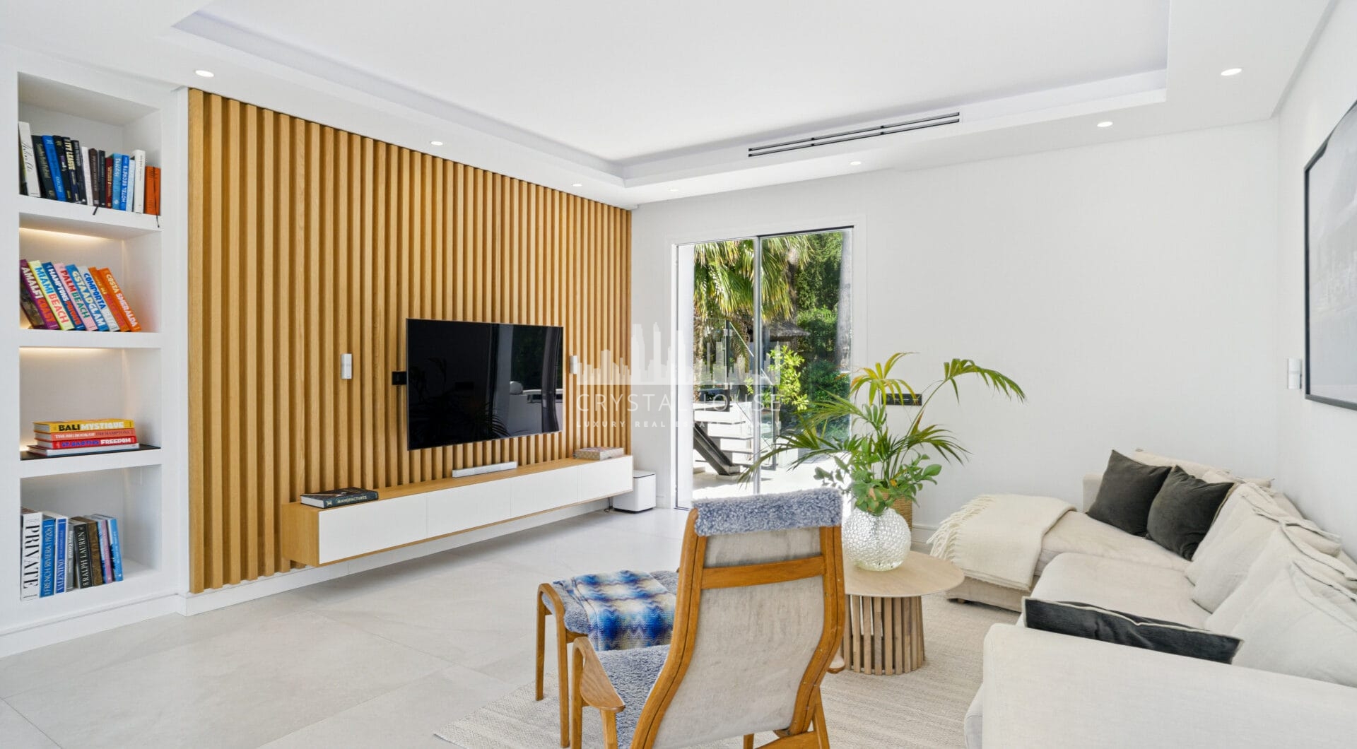 Modern, south facing six bedroom villa with sea views located in Nueva Andalucia, Marbella