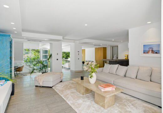 Modern, south facing six bedroom villa with sea views located in Nueva Andalucia, Marbella