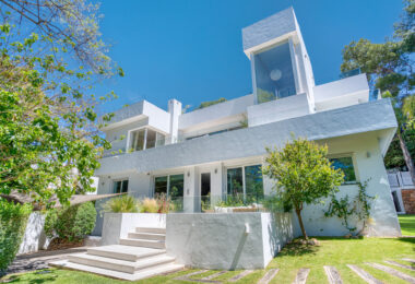 Modern, south facing six bedroom villa with sea views located in Nueva Andalucia, Marbella