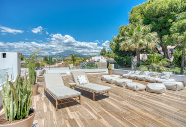 Modern, south facing six bedroom villa with sea views located in Nueva Andalucia, Marbella