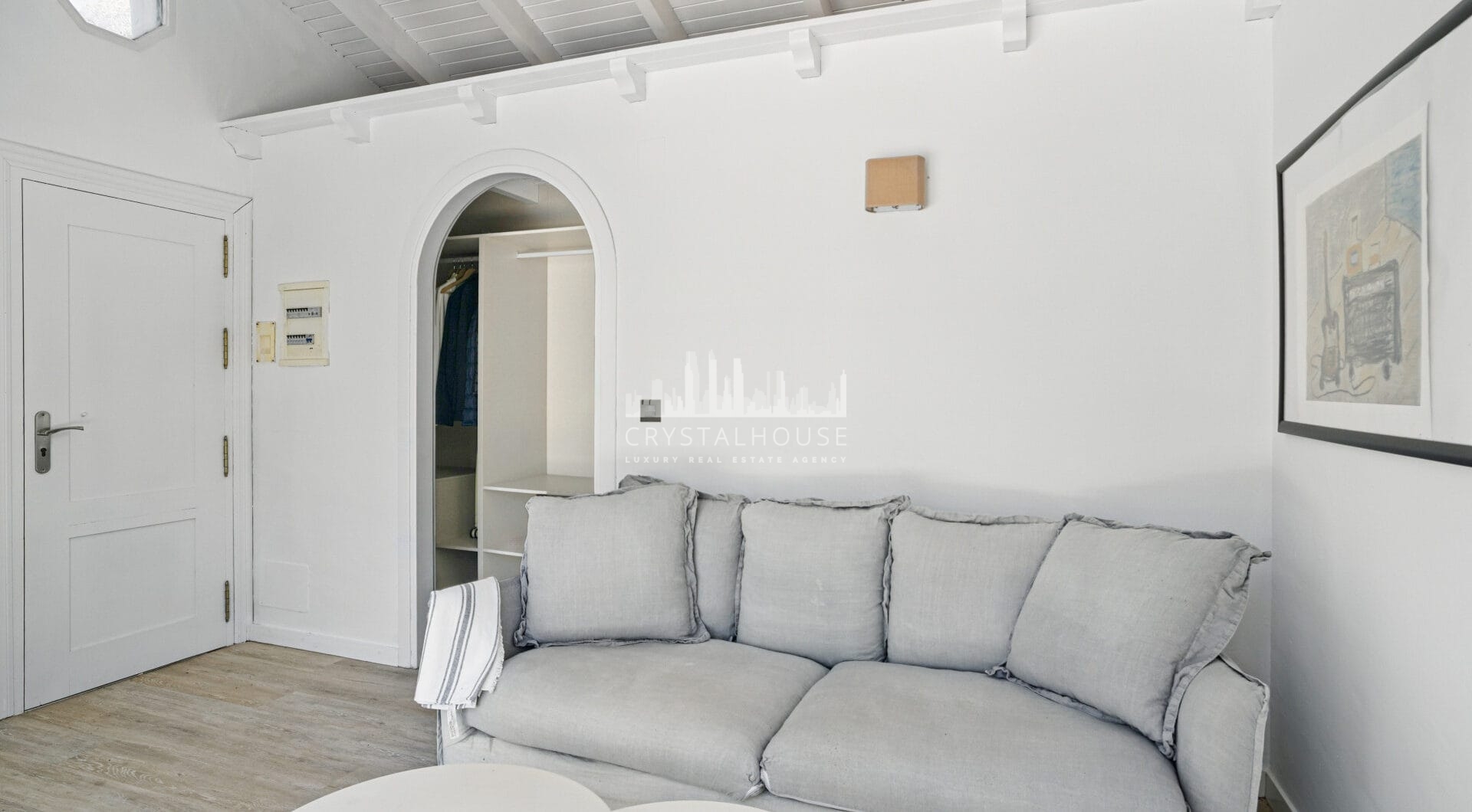 Modern, south facing six bedroom villa with sea views located in Nueva Andalucia, Marbella
