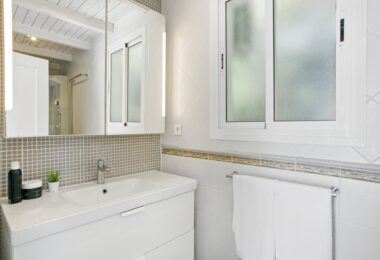 Modern, south facing six bedroom villa with sea views located in Nueva Andalucia, Marbella