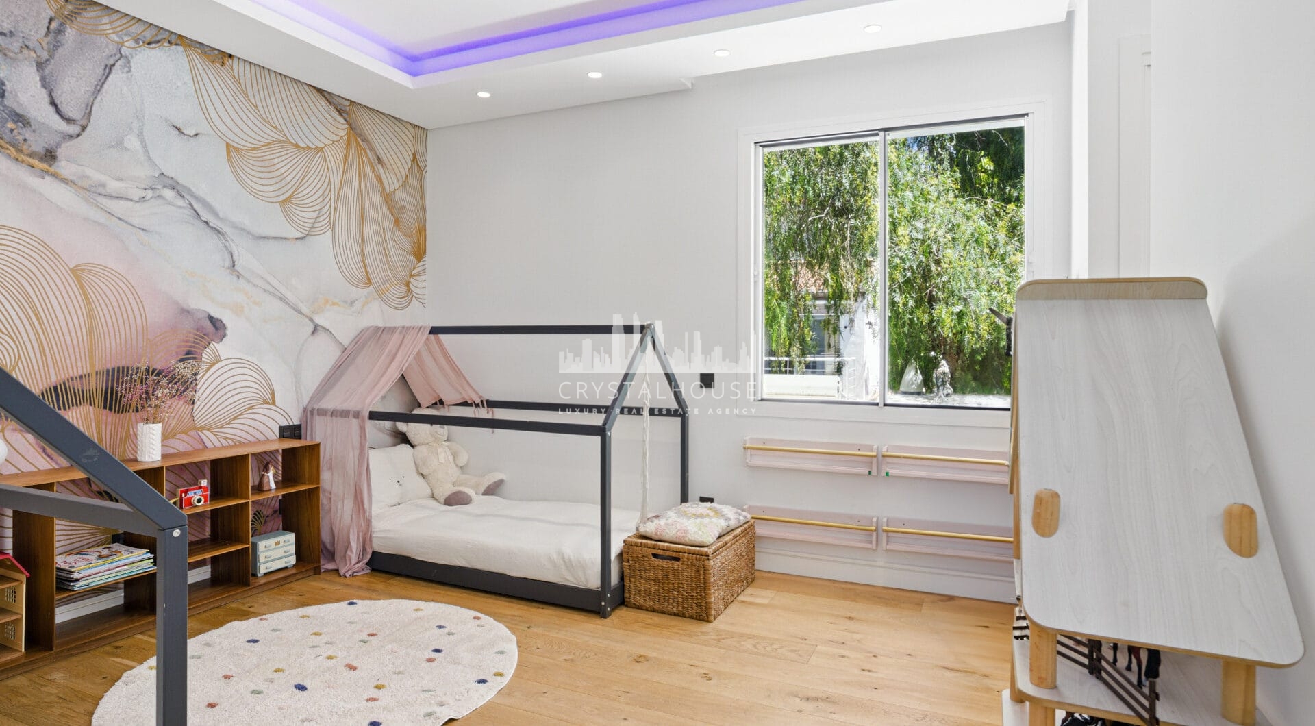 Modern, south facing six bedroom villa with sea views located in Nueva Andalucia, Marbella