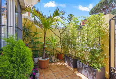 Four bedroom beautifully reformed south facing townhouse in a gated residential community in Calahonda