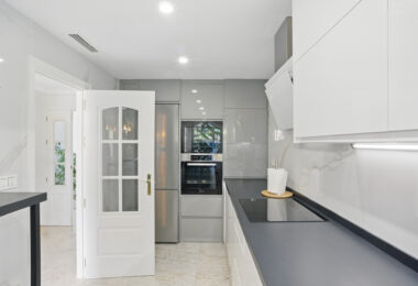 Four bedroom beautifully reformed south facing townhouse in a gated residential community in Calahonda