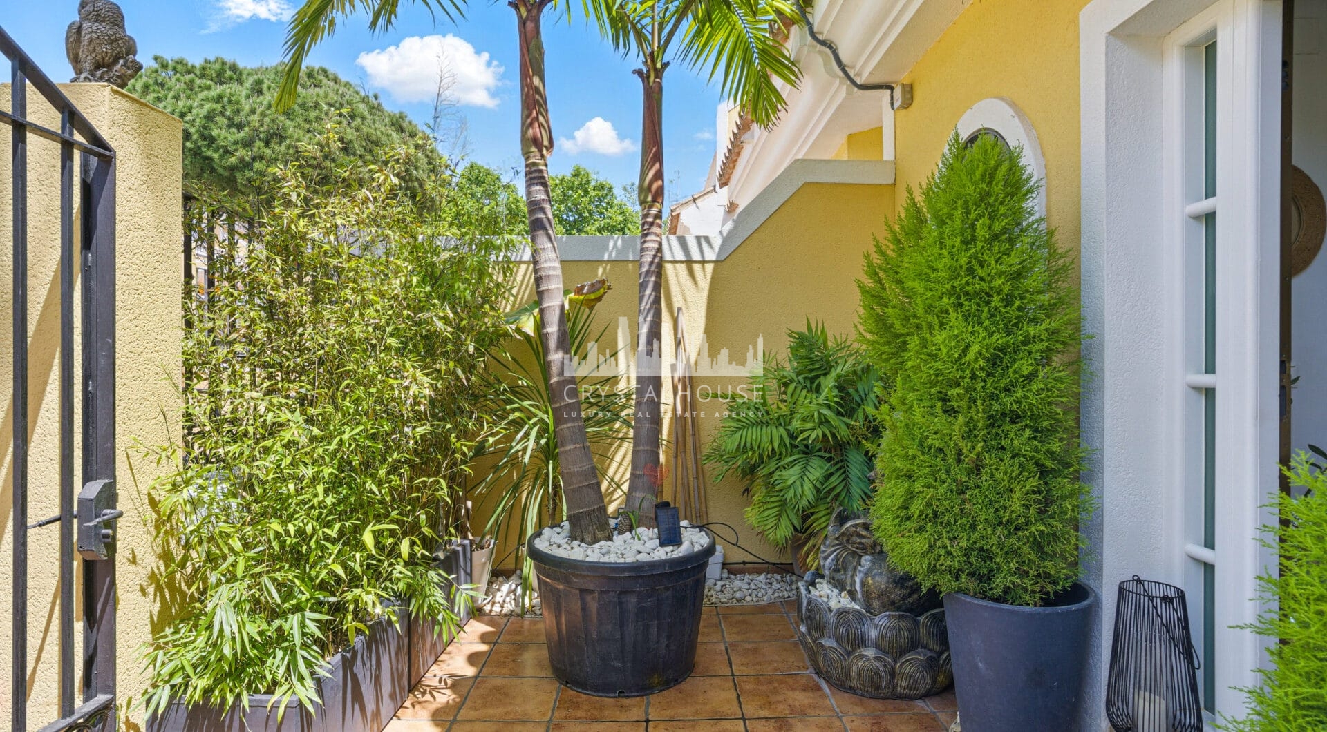 Four bedroom beautifully reformed south facing townhouse in a gated residential community in Calahonda
