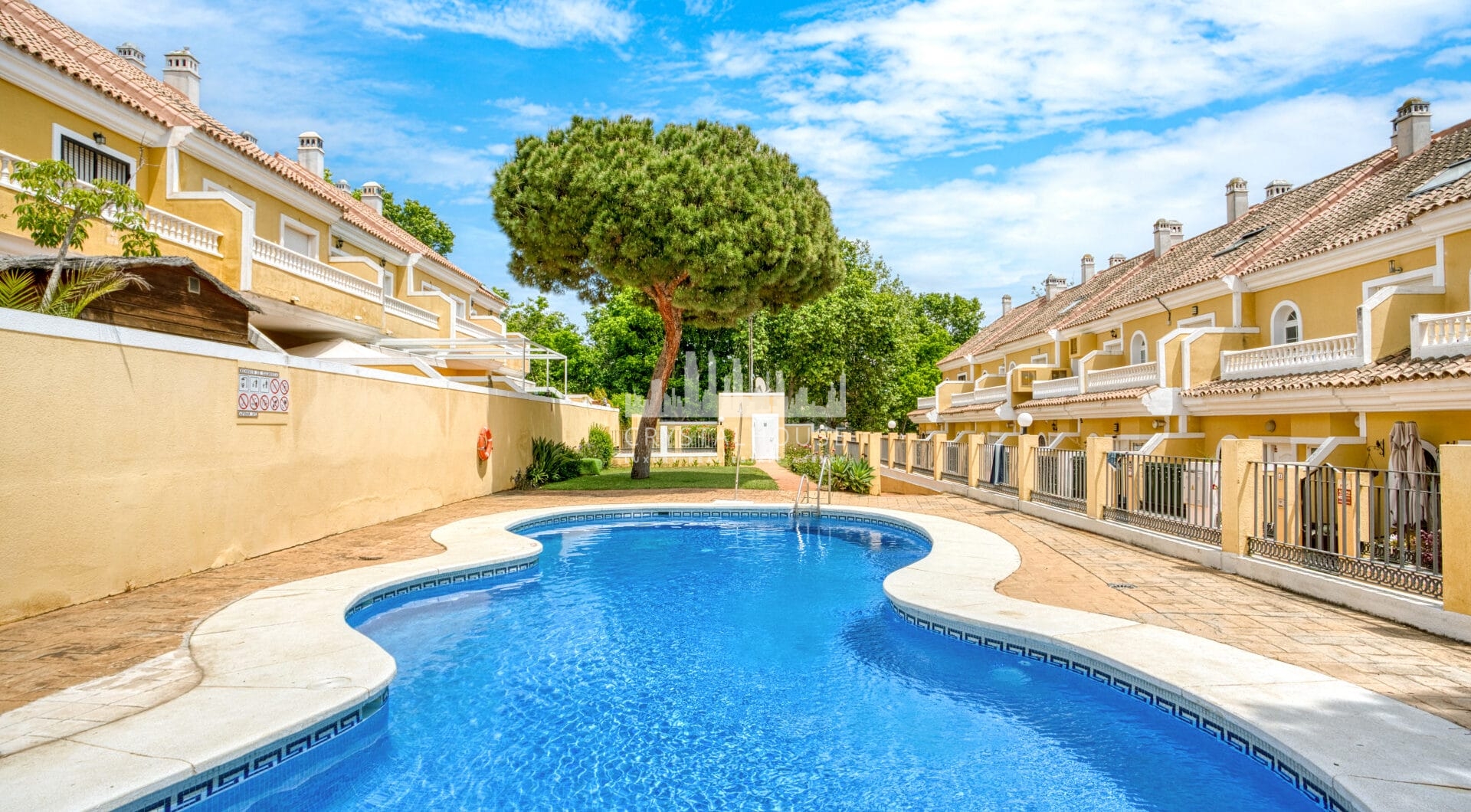 Four bedroom beautifully reformed south facing townhouse in a gated residential community in Calahonda