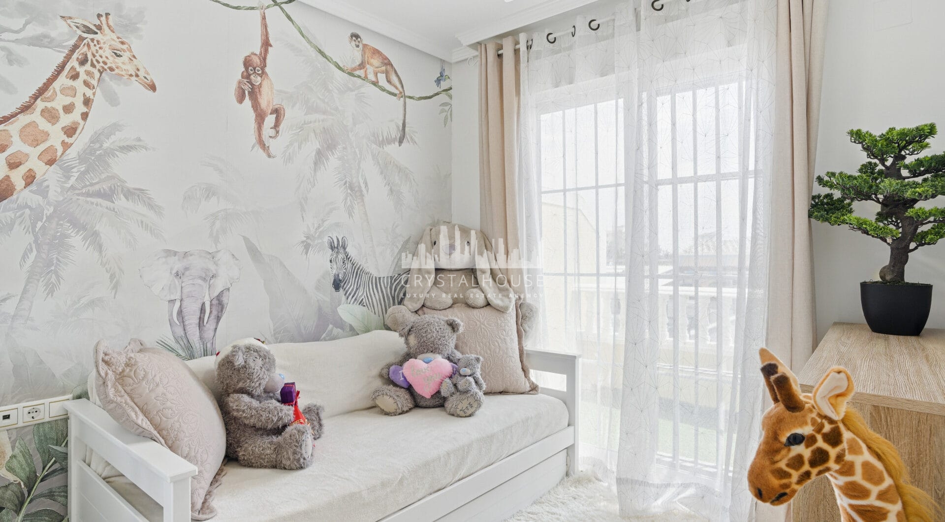 Four bedroom beautifully reformed south facing townhouse in a gated residential community in Calahonda