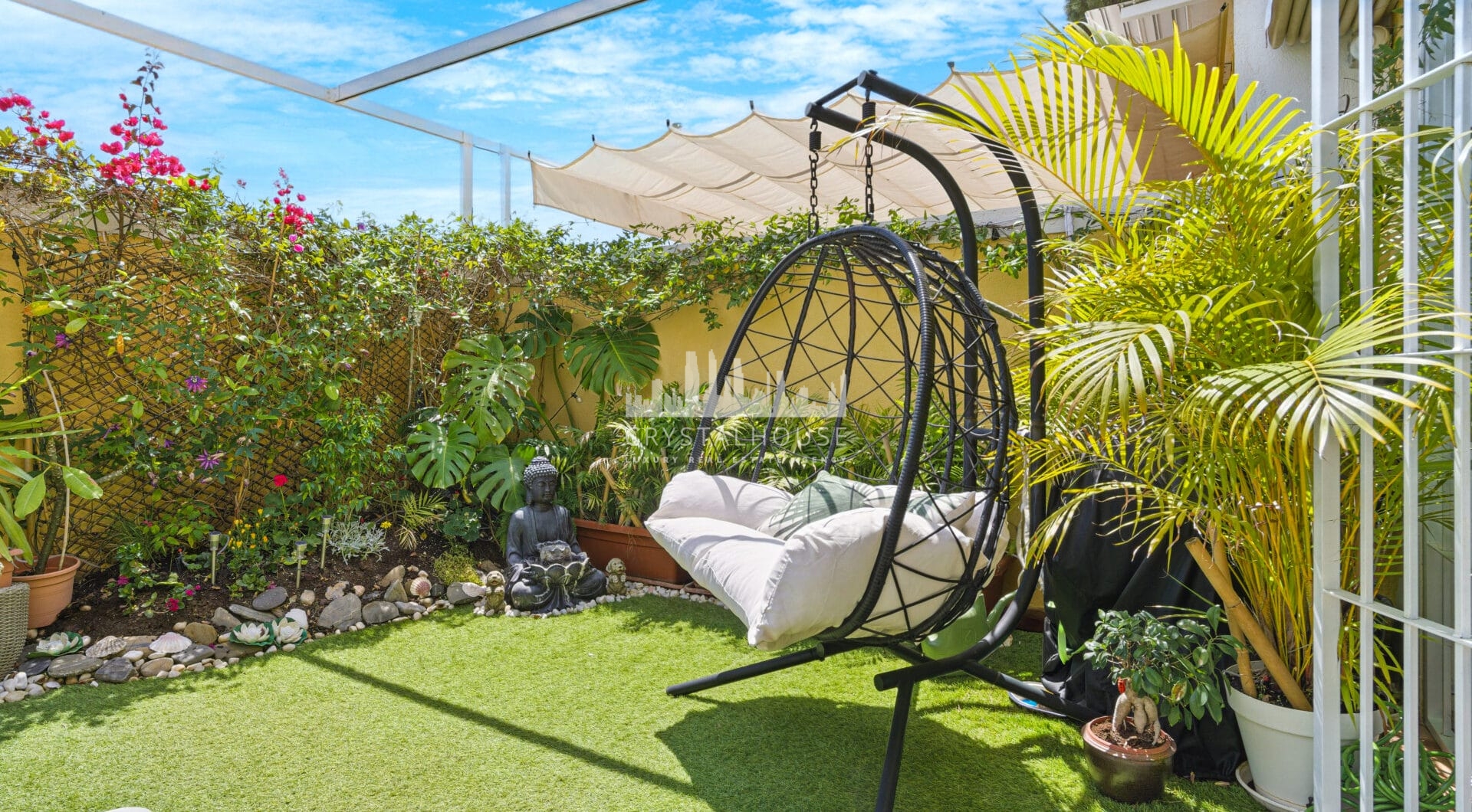 Four bedroom beautifully reformed south facing townhouse in a gated residential community in Calahonda