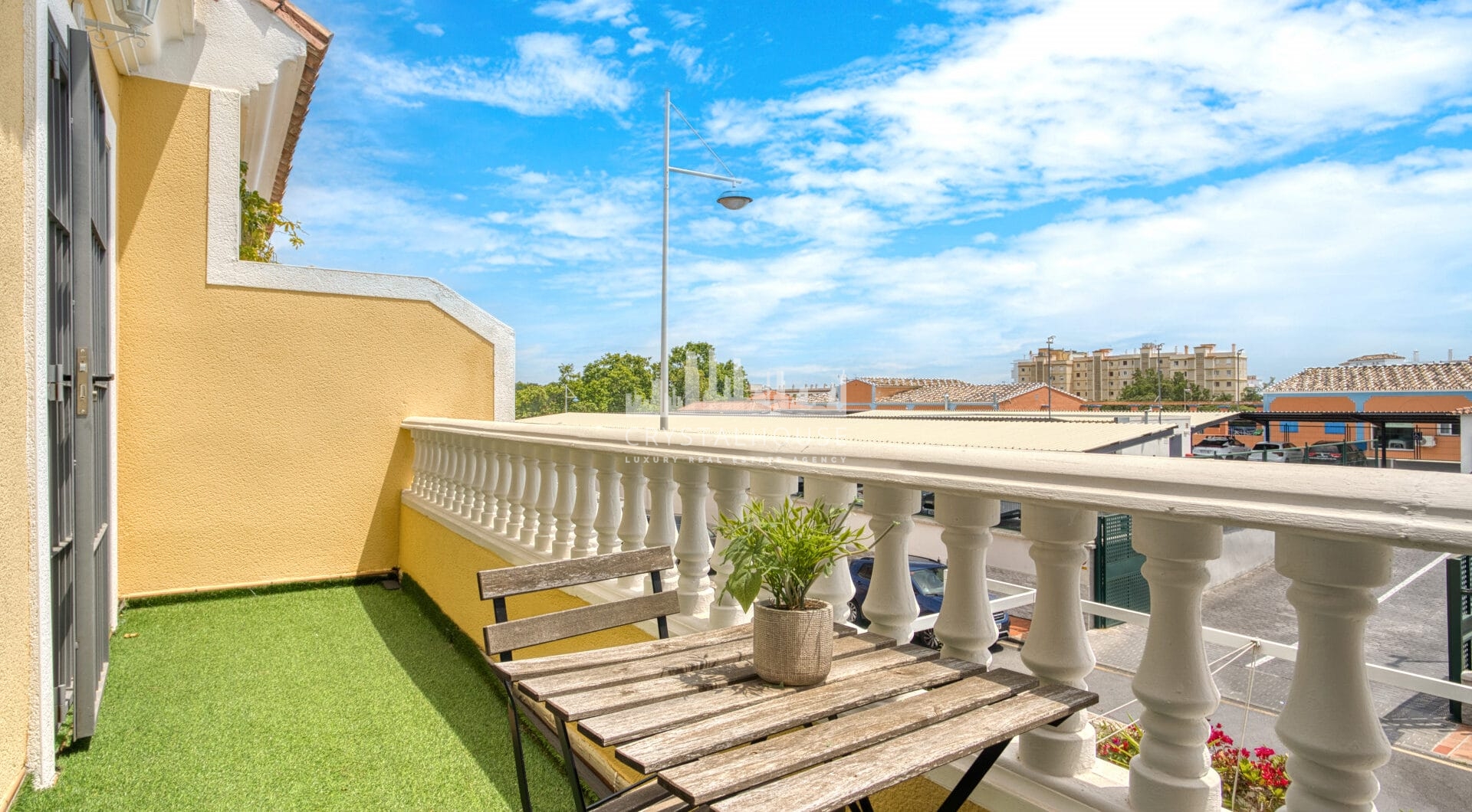 Four bedroom beautifully reformed south facing townhouse in a gated residential community in Calahonda