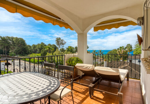 Charming three bedroom apartment located in the sought-after community of Pinos de Nagüeles, in Marbella’s prestigious Golden Mile with sea views
