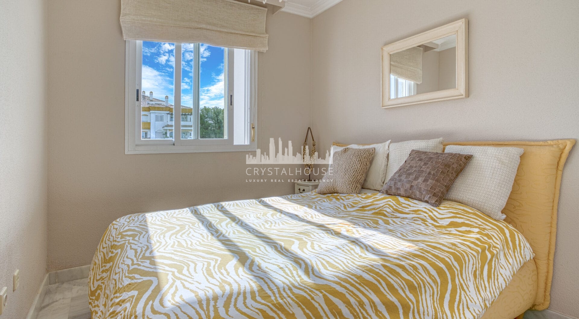 Prime position, three bedroom, south facing corner apartment with sea views, located in the sought-after community of Pinos de Nagüeles, on Marbella´sGolden Mile