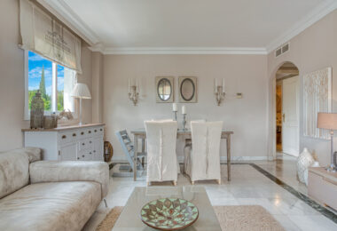 Prime position, three bedroom, south facing corner apartment with sea views, located in the sought-after community of Pinos de Nagüeles, on Marbella´sGolden Mile