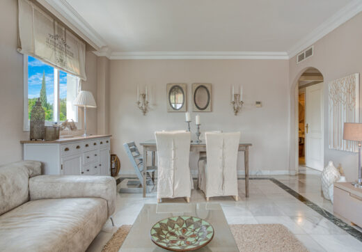 Prime position, three bedroom, south facing corner apartment with sea views, located in the sought-after community of Pinos de Nagüeles, on Marbella´sGolden Mile
