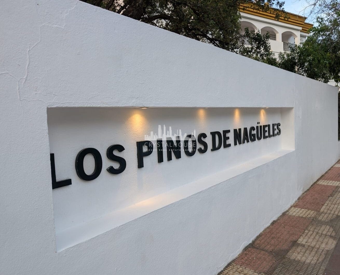 Prime position, three bedroom, south facing corner apartment with sea views, located in the sought-after community of Pinos de Nagüeles, on Marbella´sGolden Mile