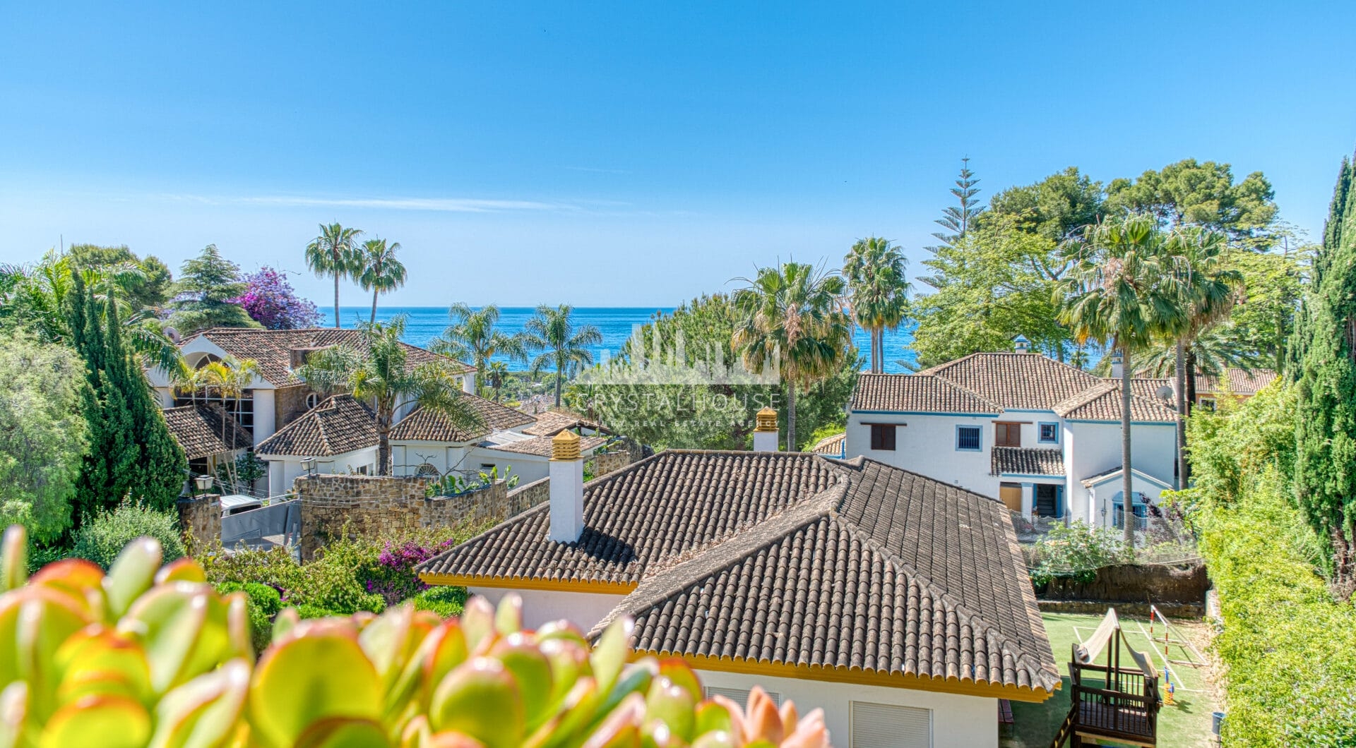 Prime position, three bedroom, south facing corner apartment with sea views, located in the sought-after community of Pinos de Nagüeles, on Marbella´sGolden Mile