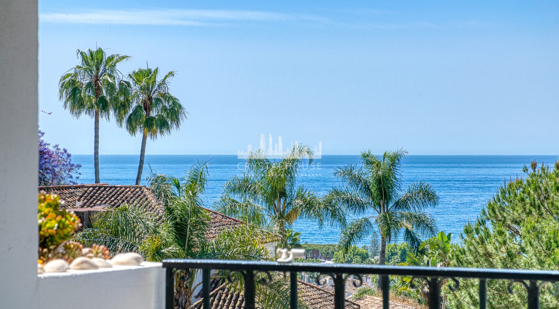 Prime position, three bedroom, south facing corner apartment with sea views, located in the sought-after community of Pinos de Nagüeles, on Marbella´sGolden Mile