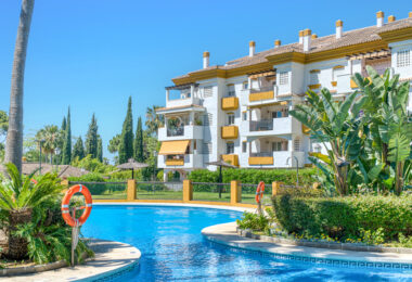 Prime position, three bedroom, south facing corner apartment with sea views, located in the sought-after community of Pinos de Nagüeles, on Marbella´sGolden Mile