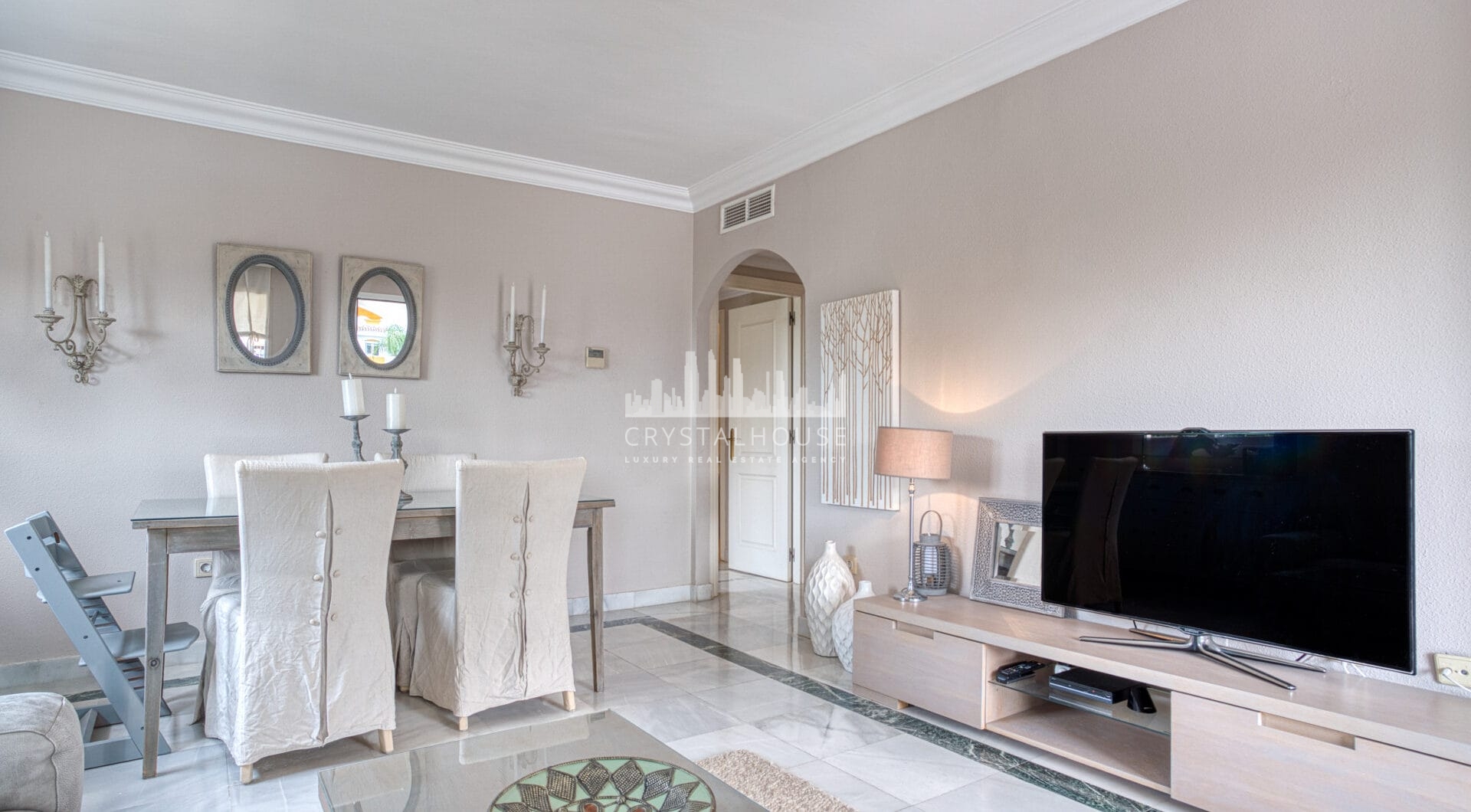 Prime position, three bedroom, south facing corner apartment with sea views, located in the sought-after community of Pinos de Nagüeles, on Marbella´sGolden Mile