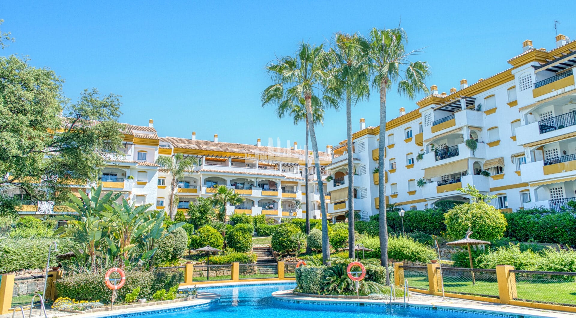 Prime position, three bedroom, south facing corner apartment with sea views, located in the sought-after community of Pinos de Nagüeles, on Marbella´sGolden Mile
