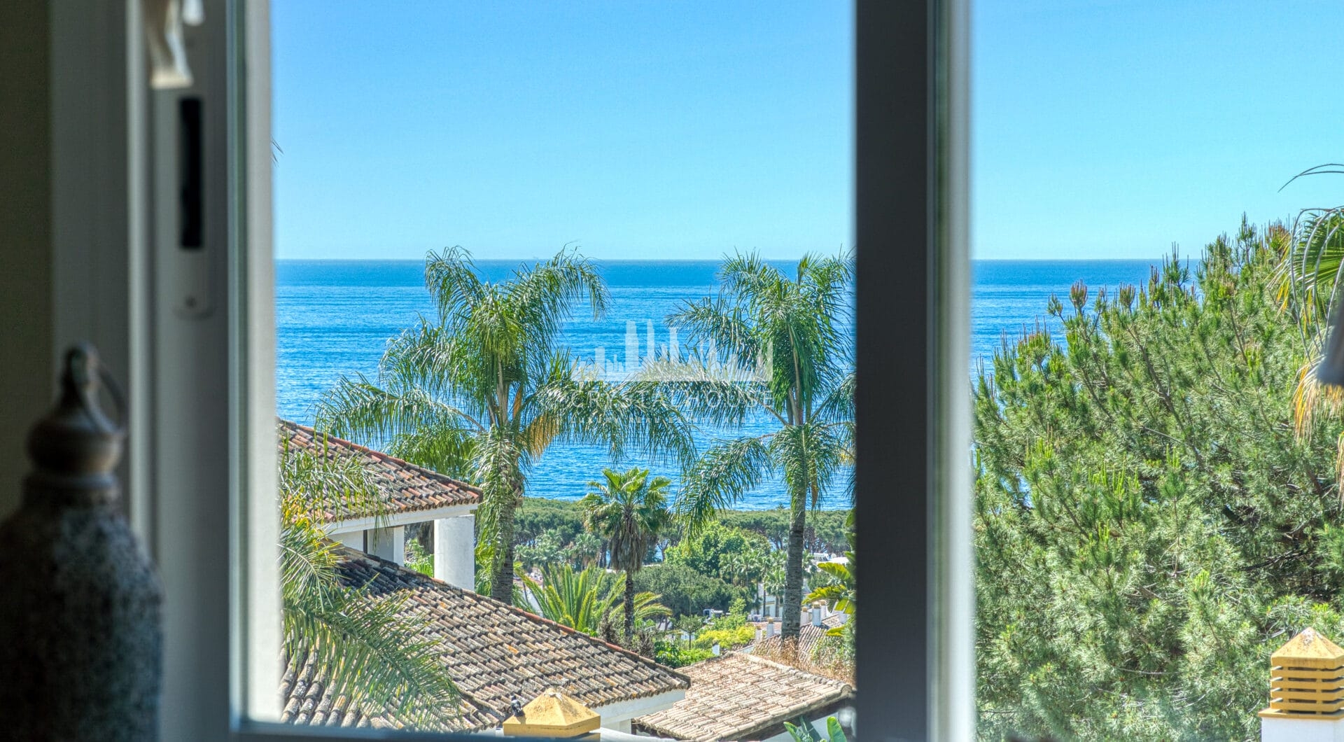 Prime position, three bedroom, south facing corner apartment with sea views, located in the sought-after community of Pinos de Nagüeles, on Marbella´sGolden Mile