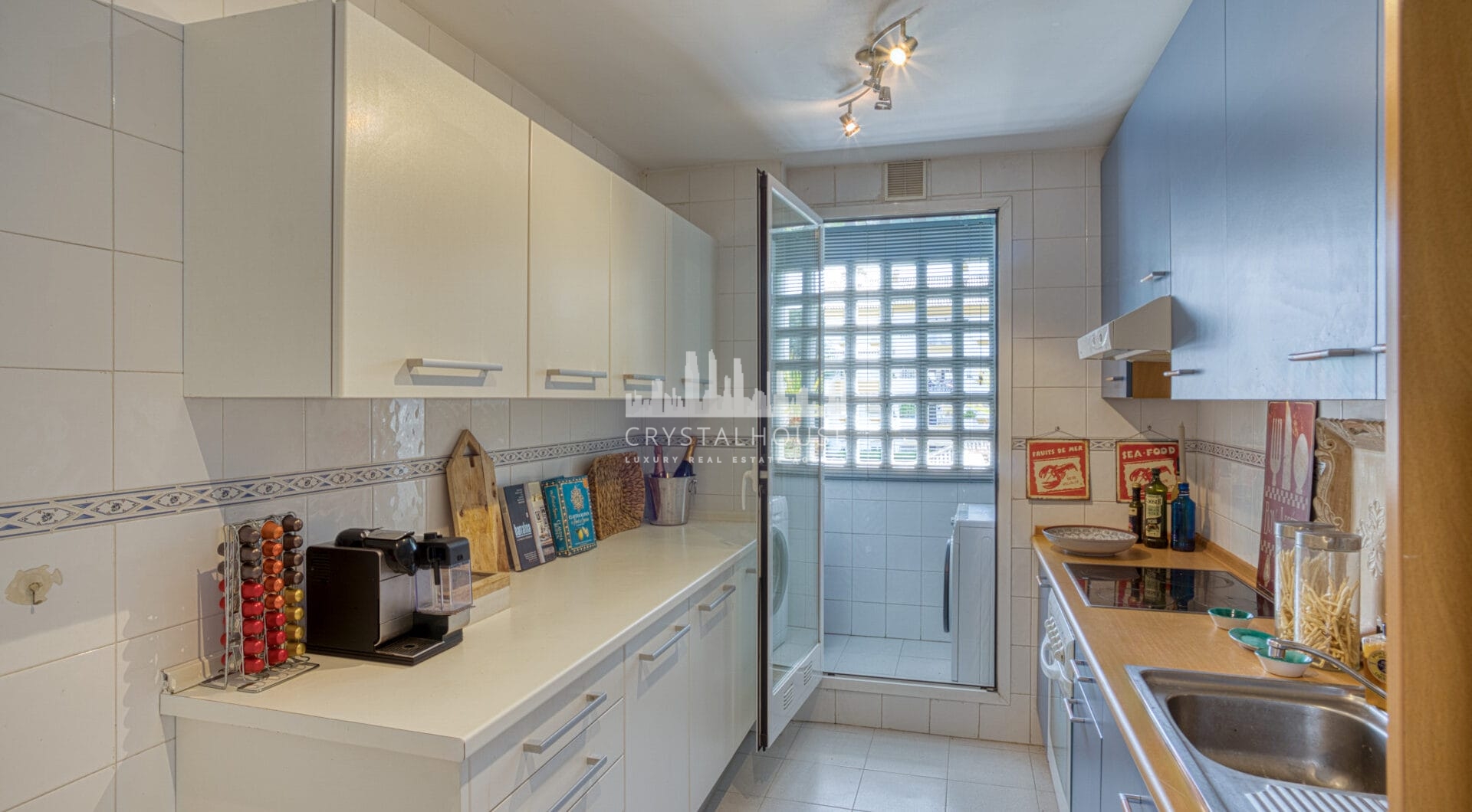 Prime position, three bedroom, south facing corner apartment with sea views, located in the sought-after community of Pinos de Nagüeles, on Marbella´sGolden Mile