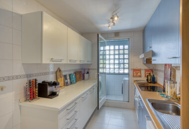 Prime position, three bedroom, south facing corner apartment with sea views, located in the sought-after community of Pinos de Nagüeles, on Marbella´sGolden Mile