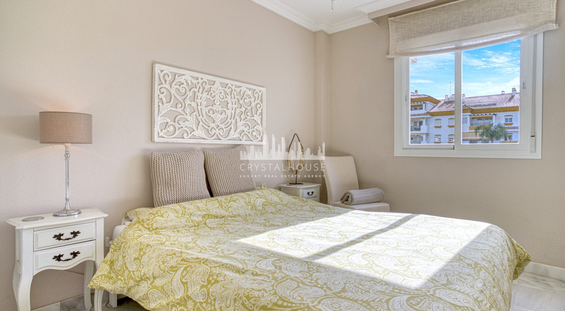 Prime position, three bedroom, south facing corner apartment with sea views, located in the sought-after community of Pinos de Nagüeles, on Marbella´sGolden Mile
