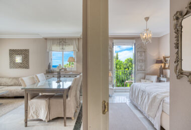 Prime position, three bedroom, south facing corner apartment with sea views, located in the sought-after community of Pinos de Nagüeles, on Marbella´sGolden Mile