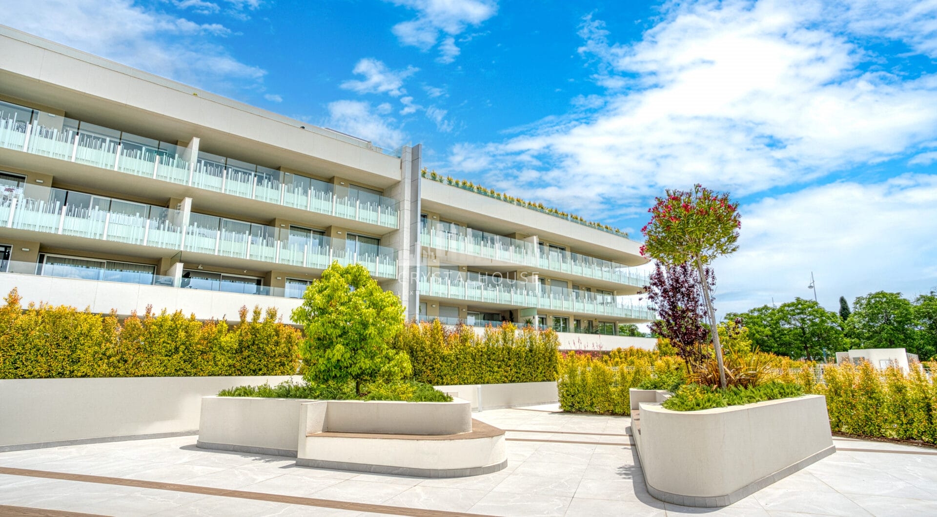Stylish, three bedroom apartment located in a newly built gated community of San Pedro playa