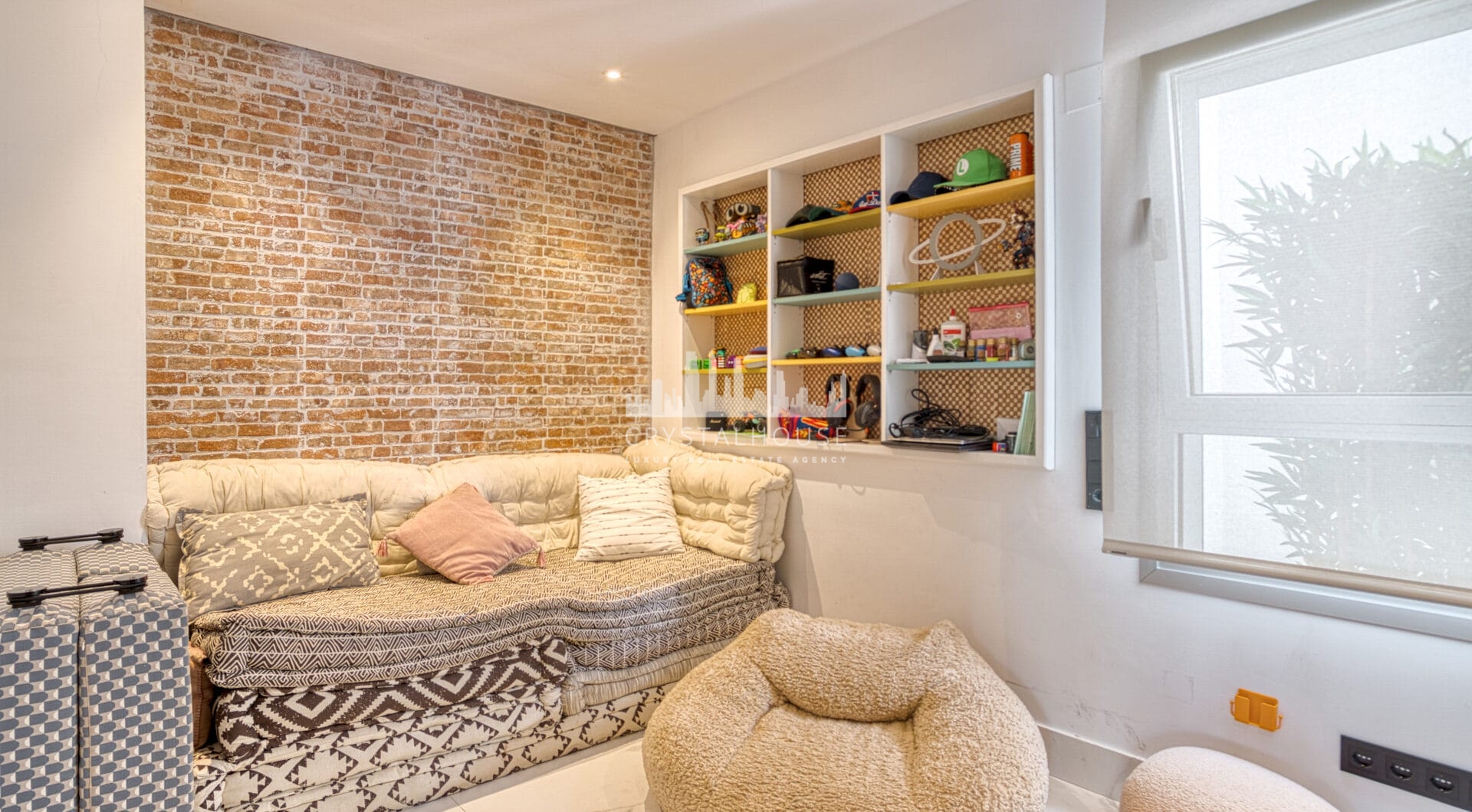 Stylish, three bedroom apartment located in a newly built gated community of San Pedro playa