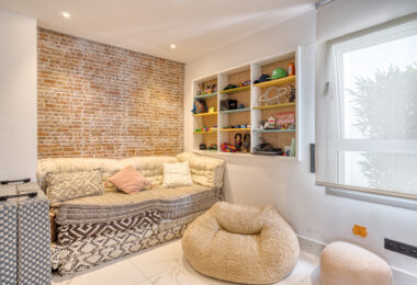 Stylish, three bedroom apartment located in a newly built gated community of San Pedro playa