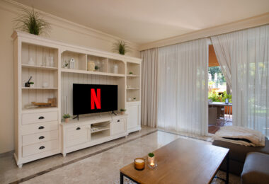Charming Two Bedroom, Ground Floor Apartment with Direct Pool Access in Alminar del Sur, Nueva Andalucía